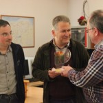 Carlos Sánchez presidente de Fundación Naturaleza y Hombre recibiendo el premio a la Biodiversidad 2017 de Campoo de Yuso