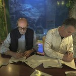 Firma del Acuerdo de colaboración entre Sociedad Pesca FARIO y FNYH en el ecomuseo Fluviarium, Lierganes.