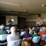 Rafa Marquina inicia la presentación en la Asociación Cultural la Alborada, Igollo de Camargo.