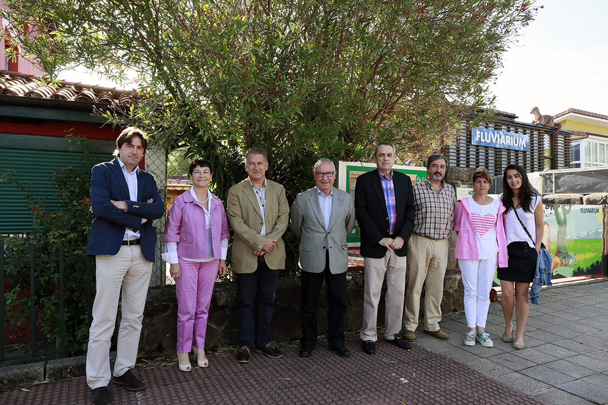 Ignacio de las Cuevas, Director de Residuos de MARE, Rosa Inés Garcia Ortiz, Directora General MARE, Carlos Sánchez, Presidente FNYH, Miguel Angel Palacios, Director General Medio Ambiente Gobierno Cantabria, Santiago Rego Alcalde de Liérganes, Jesús Garcìa Díaz Director CIMA, Ana Isabel Rios Barquín Presidenta Junta Vecinal de Pámanes. Apertura II Semana LIFE Miera 2017