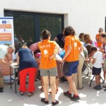 Stand de Fundación Naturaleza y Hombre en la jornada de Enlazart, en el entorno de la cueva de El Pendo.