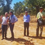 El Consejero de Fomento y Medio Ambiente de JCyL Juan Carlos Suárez-Quiñones y Carlos Sánchez en la Reserva Biológica Campanarios de Azaba